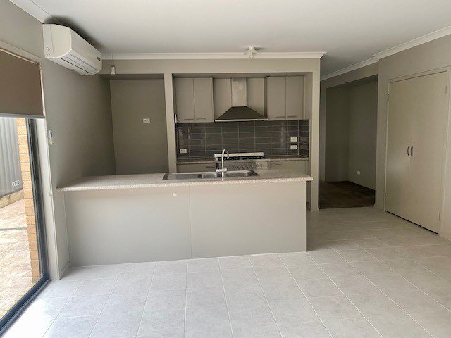 Photo - 22 Natural Drive, Craigieburn VIC 3064 - Image 3