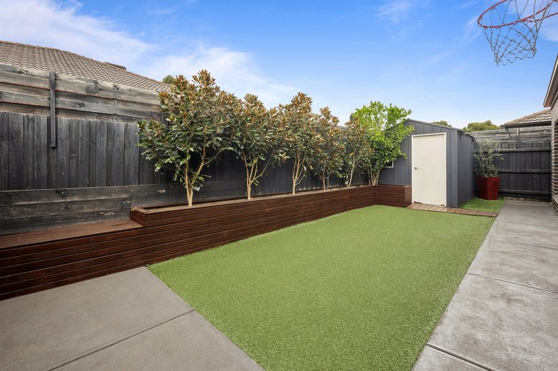 Photo - 22 Neddletail Crescent, South Morang VIC 3752 - Image 16