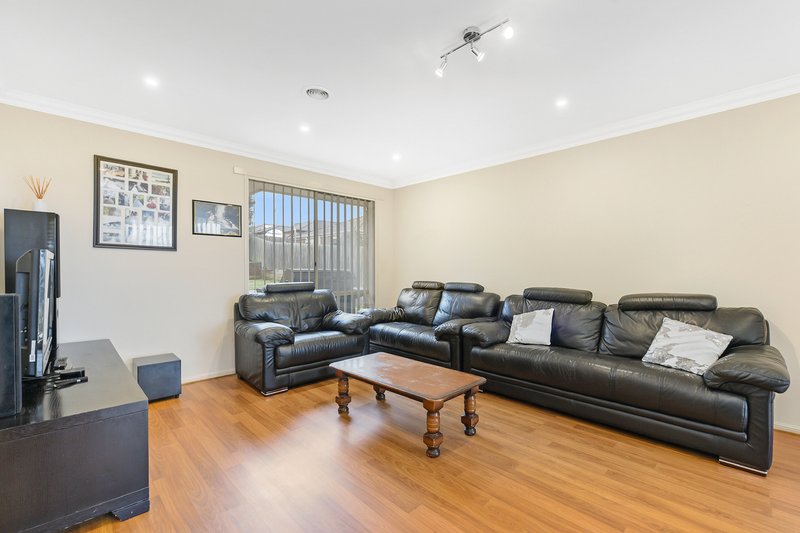 Photo - 22 Nirringa Drive, Hampton Park VIC 3976 - Image 7