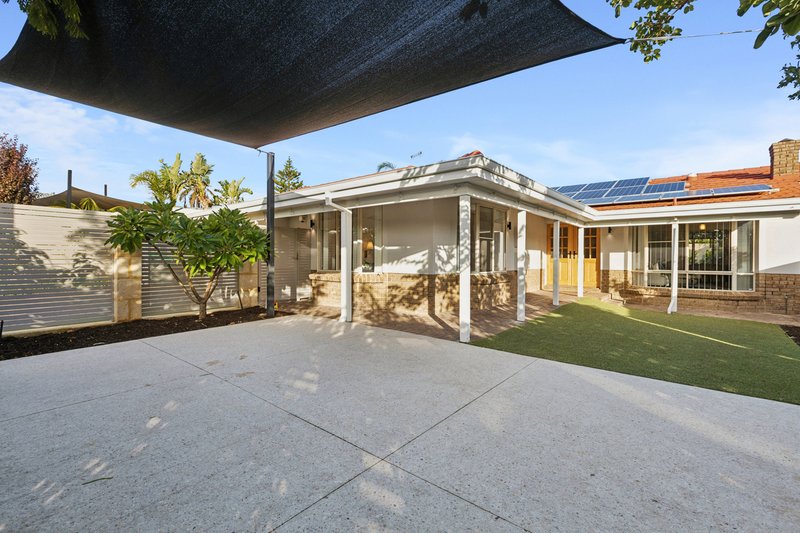 Photo - 22 Northwood Way, Kallaroo WA 6025 - Image 4