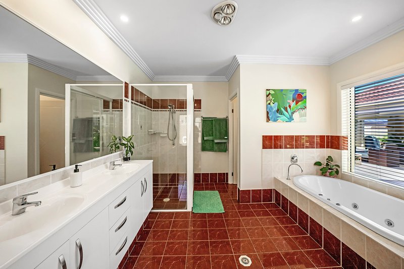 Photo - 22 Nottinghill Gate Drive, Arundel QLD 4214 - Image 16