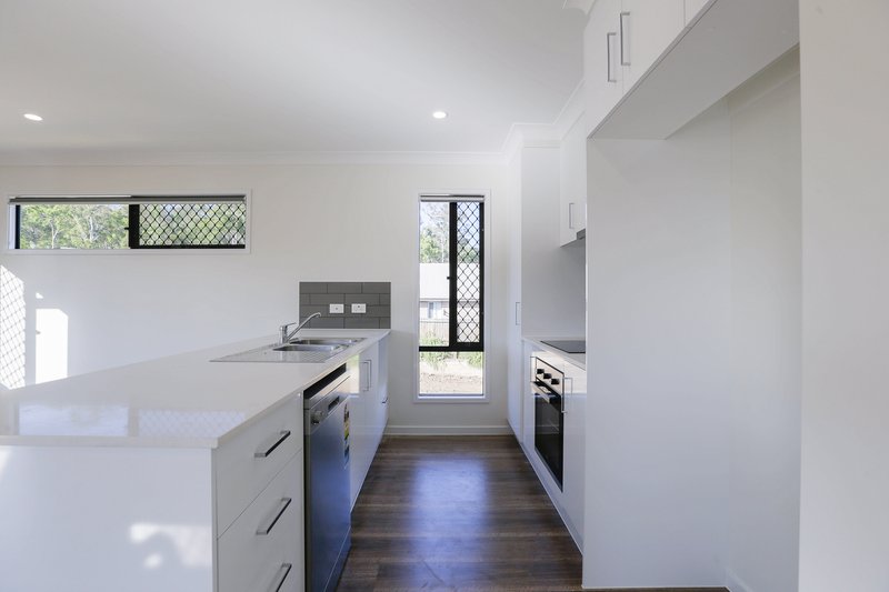 Photo - 22 Opal Lane, Pimpama QLD 4209 - Image 4