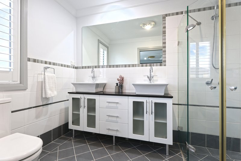 Photo - 22 Osprey Avenue, Glenmore Park NSW 2745 - Image 14