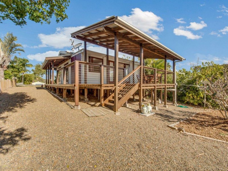 Photo - 22 Pacific Avenue, Tannum Sands QLD 4680 - Image 13