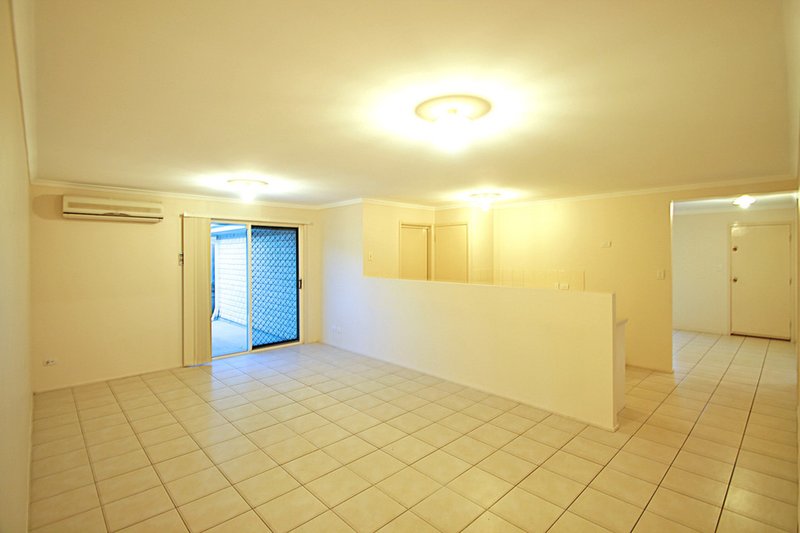 Photo - 22 Palma Rosa Drive, Wulkuraka QLD 4305 - Image 3