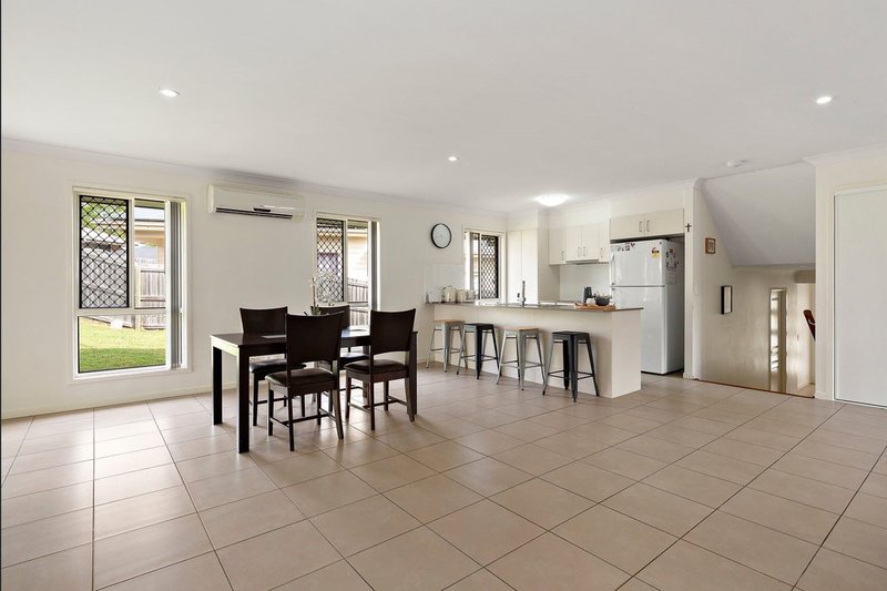 Photo - 22 Parkfront Terrace, Waterford QLD 4133 - Image 3