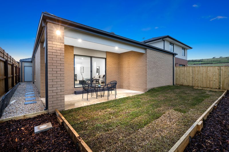 Photo - 22 Partytree Way, Mernda VIC 3754 - Image 12