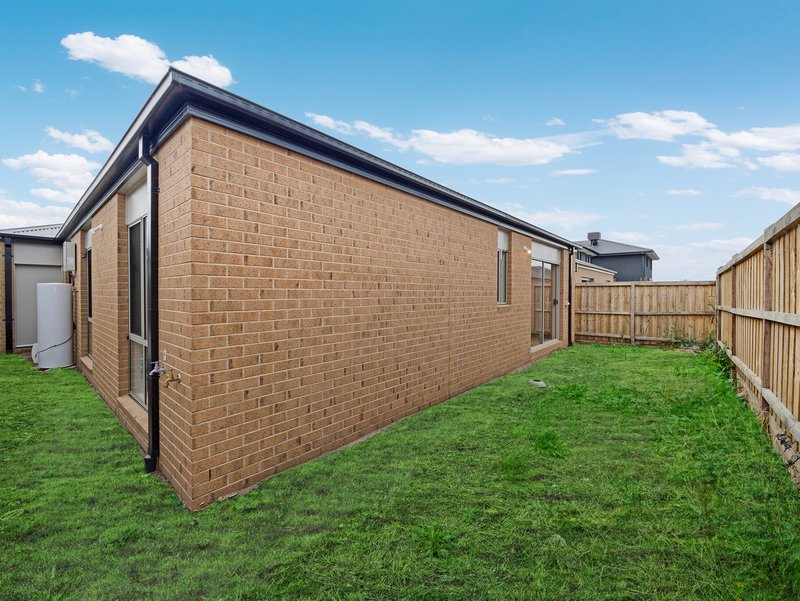 Photo - 22 Patrobas Loop, Cranbourne East VIC 3977 - Image 21