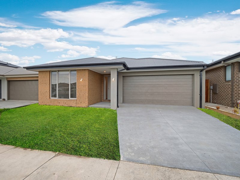 Photo - 22 Patrobas Loop, Cranbourne East VIC 3977 - Image 22