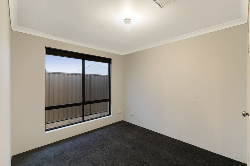 Photo - 22 Pavonia Pde , Baldivis WA 6171 - Image 15