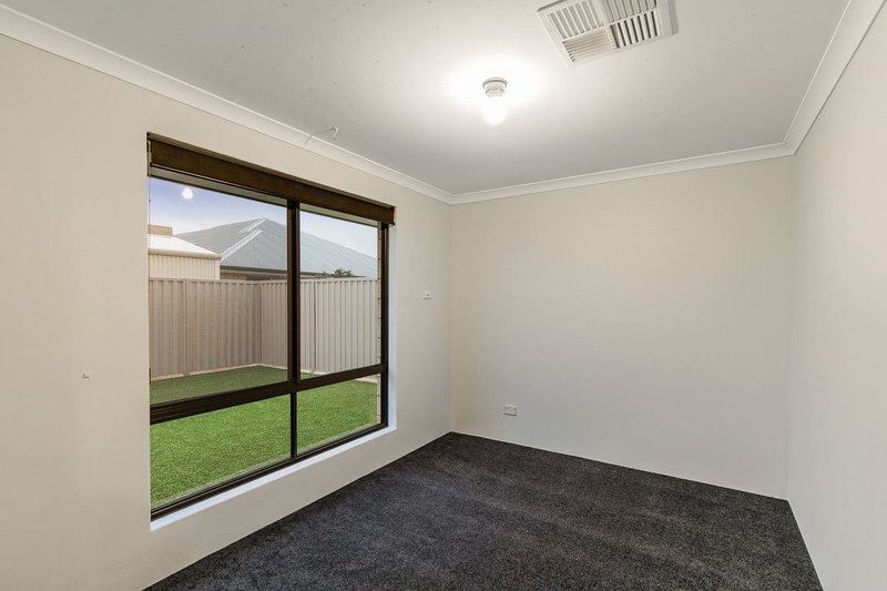 Photo - 22 Pavonia Pde , Baldivis WA 6171 - Image 17