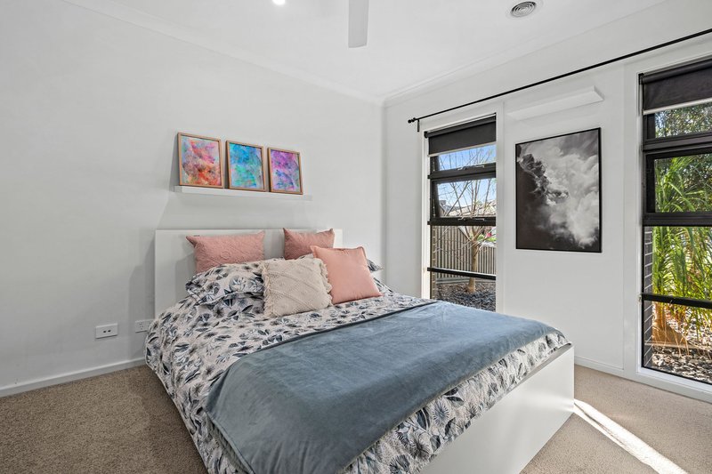 Photo - 22 Pelican Way, Lara VIC 3212 - Image 2