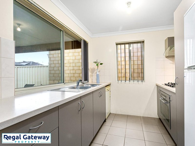 Photo - 22 Peppermint Gardens, Aubin Grove WA 6164 - Image 2