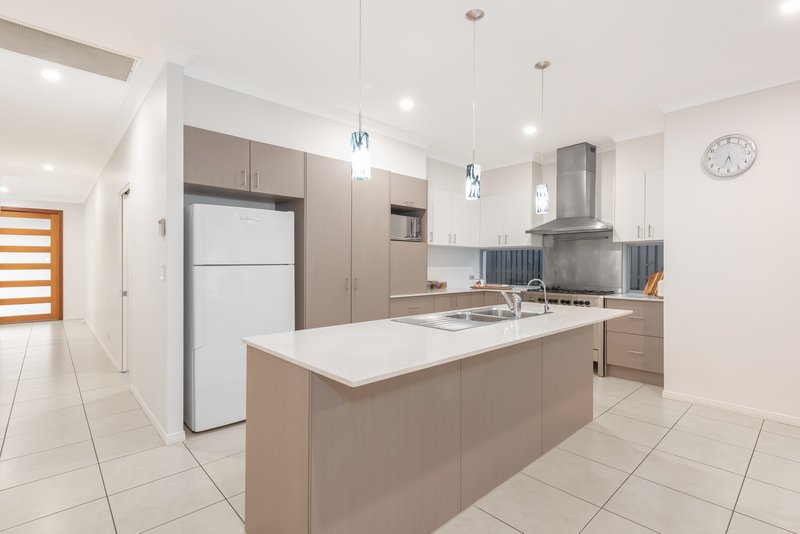 Photo - 22 Peregrine Crescent, Coomera QLD 4209 - Image 11