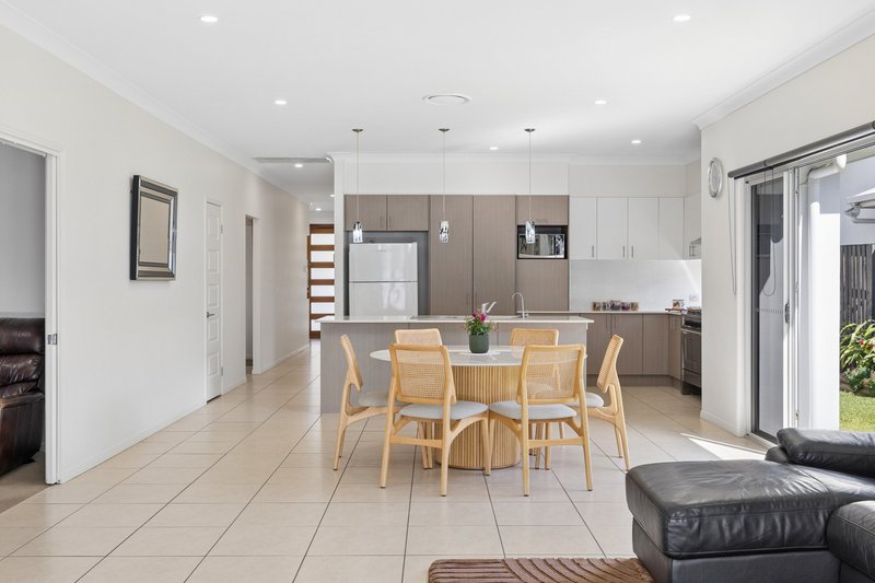 Photo - 22 Peregrine Crescent, Coomera QLD 4209 - Image 16
