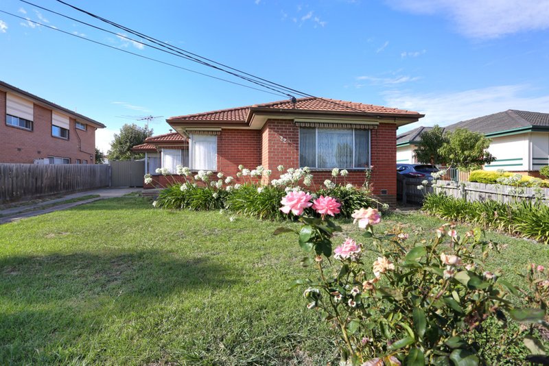 Photo - 22 Pinewood Drive, Thomastown VIC 3074 - Image 2