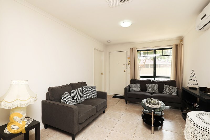 Photo - 22 Pinnock Avenue, Roxburgh Park VIC 3064 - Image 3