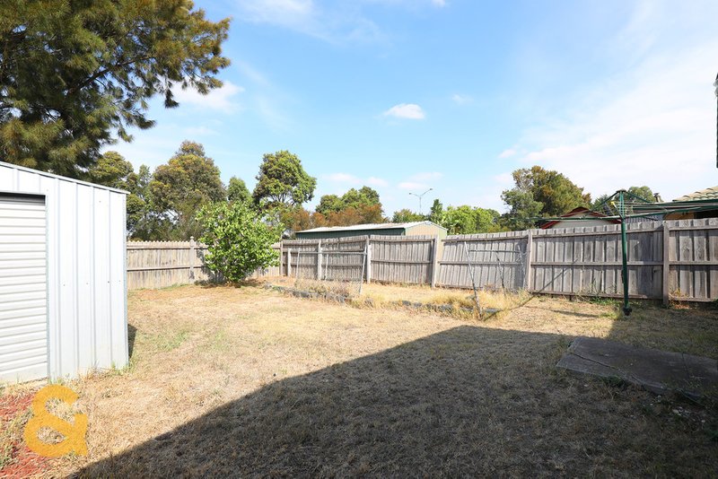 Photo - 22 Pinnock Avenue, Roxburgh Park VIC 3064 - Image 8