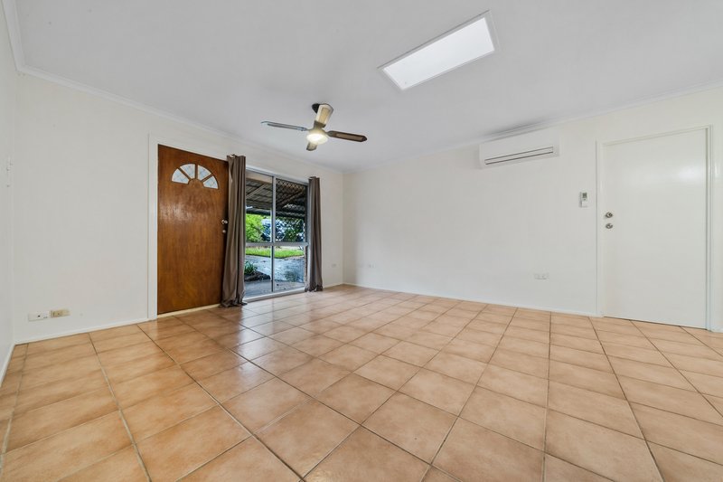 Photo - 22 Quarrian Crescent, Beenleigh QLD 4207 - Image 3