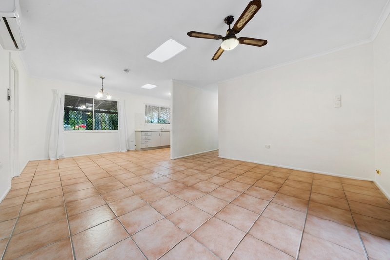 Photo - 22 Quarrian Crescent, Beenleigh QLD 4207 - Image 4