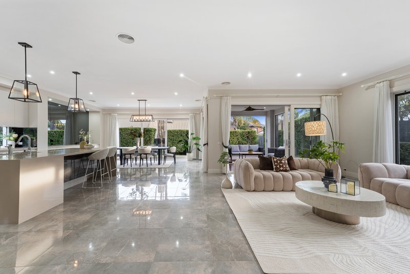 Photo - 22 Quixley Grove, Wantirna VIC 3152 - Image 3
