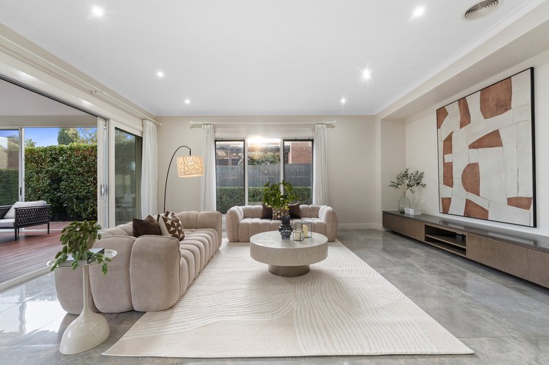 Photo - 22 Quixley Grove, Wantirna VIC 3152 - Image 4