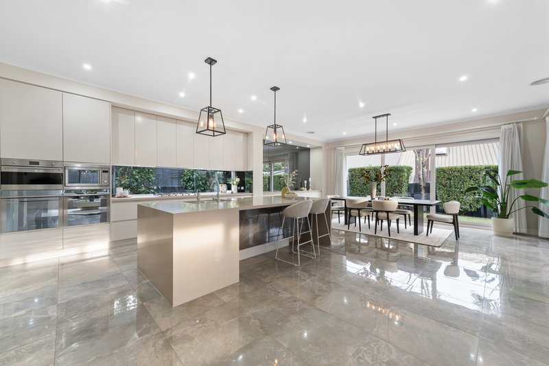 Photo - 22 Quixley Grove, Wantirna VIC 3152 - Image 5