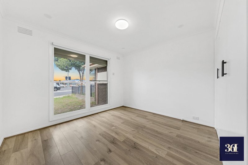 Photo - 2/2 Railway Avenue, Werribee VIC 3030 - Image 8