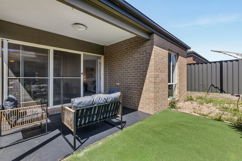 Photo - 22 Rainham Avenue, Craigieburn VIC 3064 - Image 14