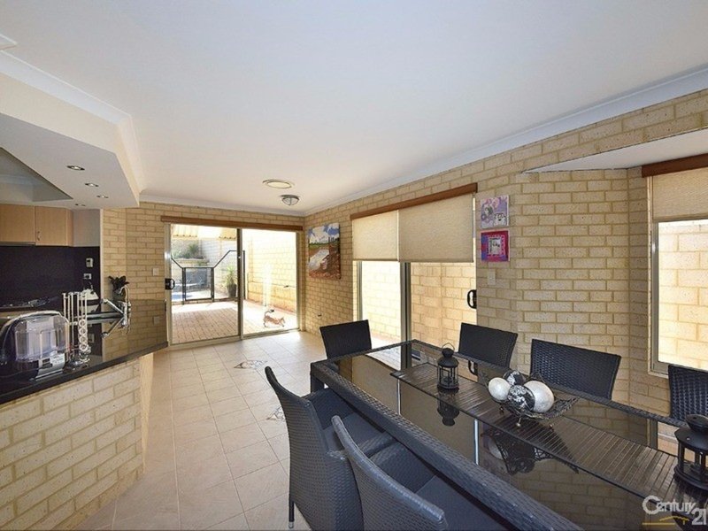 Photo - 22 Rainham Avenue, Mindarie WA 6030 - Image 9