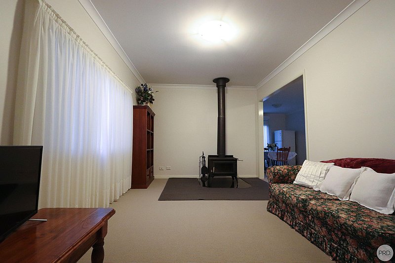 Photo - 22 Regent Street, Tumbarumba NSW 2653 - Image 2