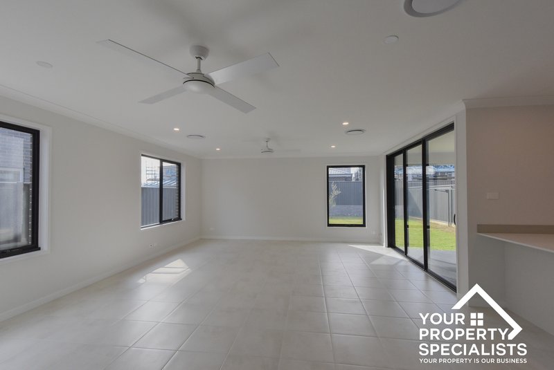 Photo - 22 Renwick Street, Catherine Field NSW 2557 - Image 3