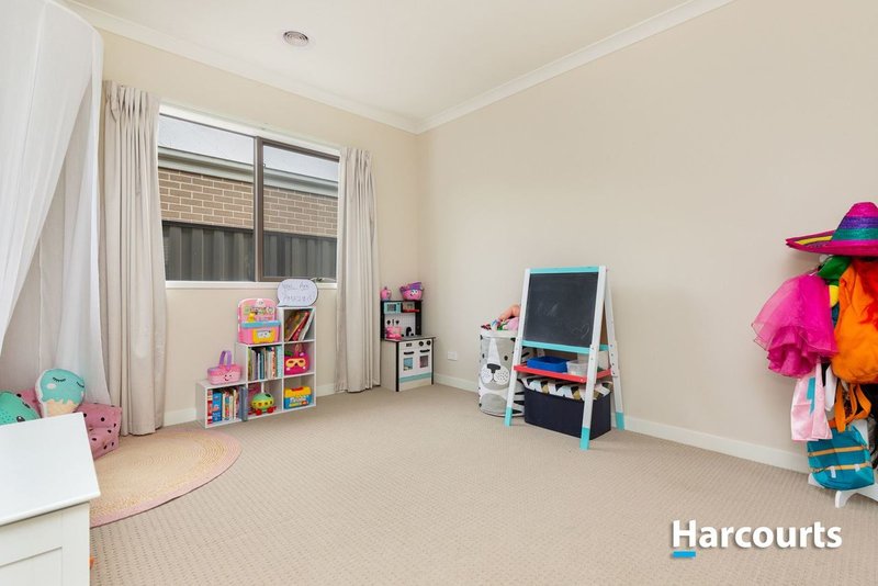 Photo - 22 Rhynhurst Street, Clyde North VIC 3978 - Image 8