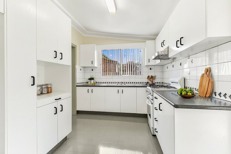 Photo - 22 Rickard Street, Rodd Point NSW 2046 - Image 4