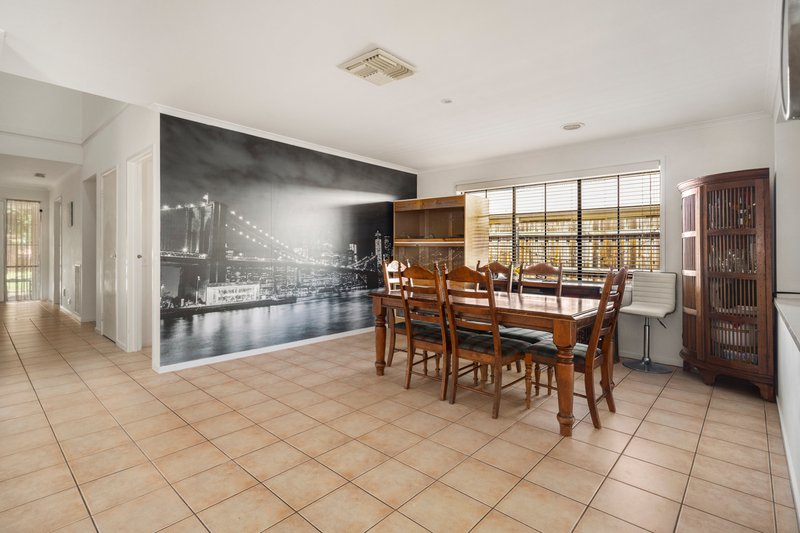 Photo - 22 River Redgum Place, South Morang VIC 3752 - Image 5