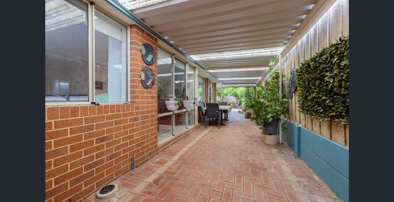 Photo - 22 Riverina Drive, Ellenbrook WA 6069 - Image 4