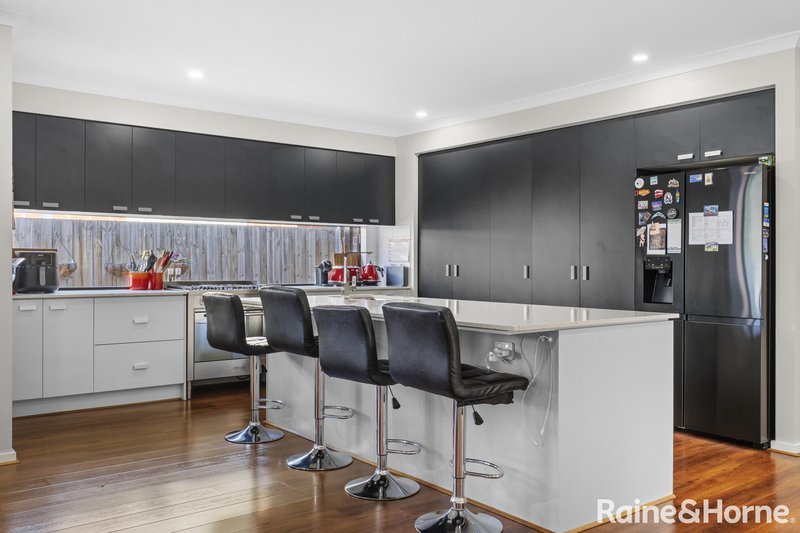Photo - 22 Riverton Boulevard, Harkness VIC 3337 - Image 3
