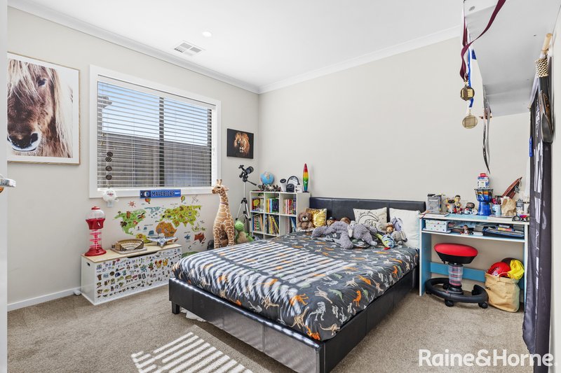 Photo - 22 Riverton Boulevard, Harkness VIC 3337 - Image 12