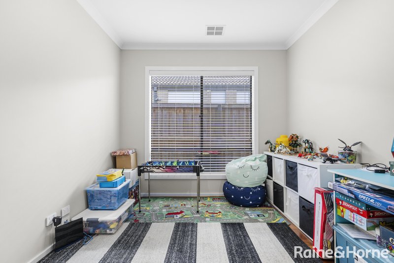 Photo - 22 Riverton Boulevard, Harkness VIC 3337 - Image 13