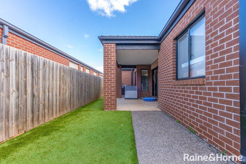 Photo - 22 Riverton Boulevard, Harkness VIC 3337 - Image 16