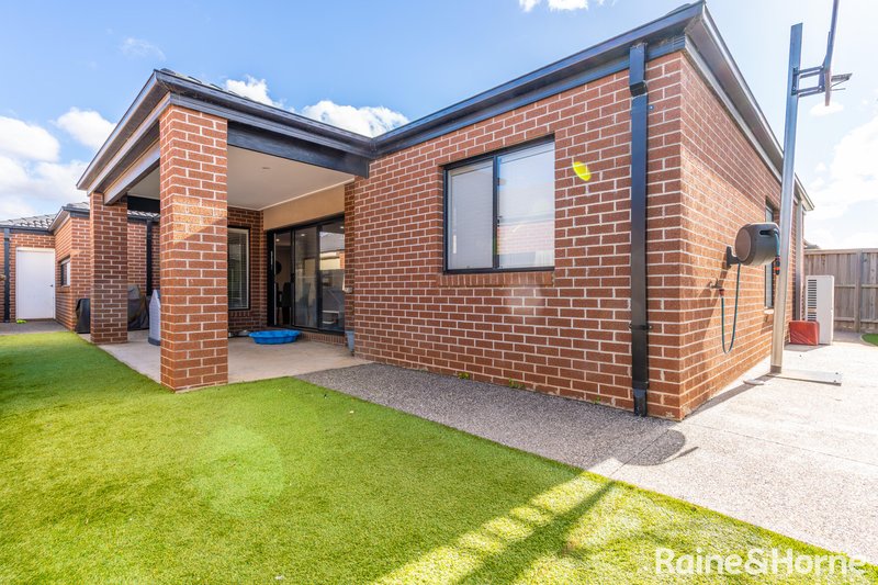 Photo - 22 Riverton Boulevard, Harkness VIC 3337 - Image 17