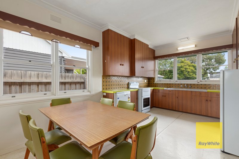 Photo - 22 Roberts Road, Belmont VIC 3216 - Image 3