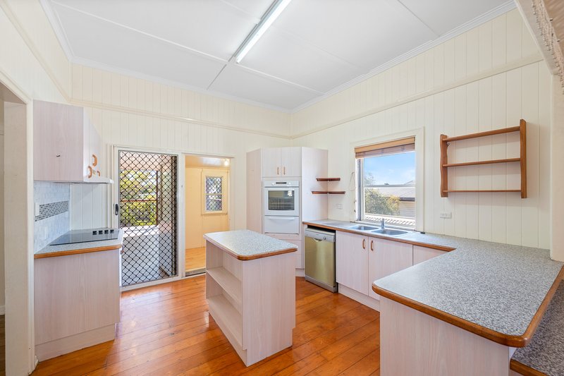 Photo - 22 Roberts Street, South Gladstone QLD 4680 - Image 4