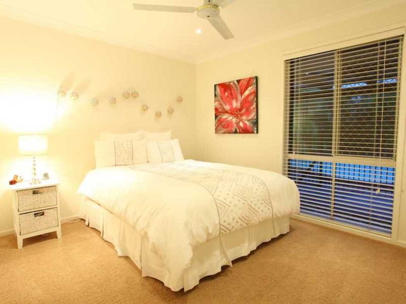 Photo - 22 Rosedale Place, Helensvale QLD 4212 - Image 17