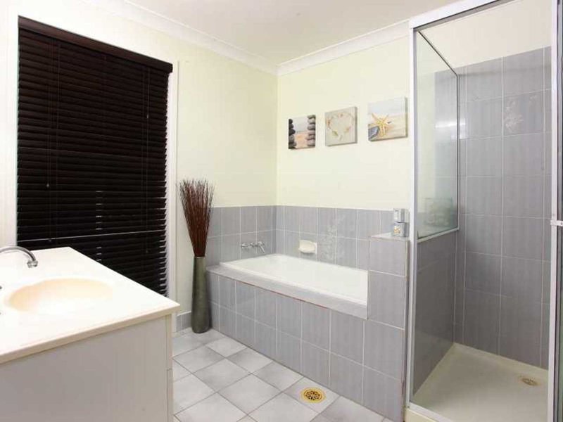 Photo - 22 Rosedale Place, Helensvale QLD 4212 - Image 19