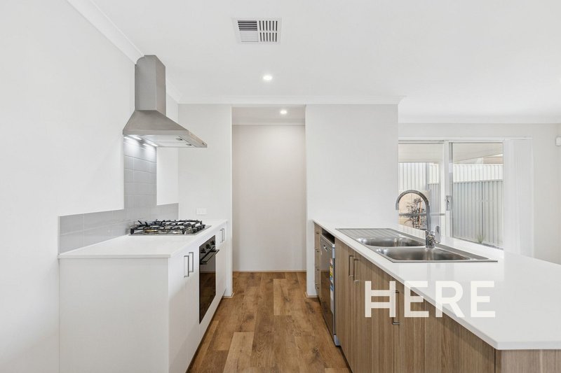 Photo - 22 Ruby Rise, Alkimos WA 6038 - Image 4