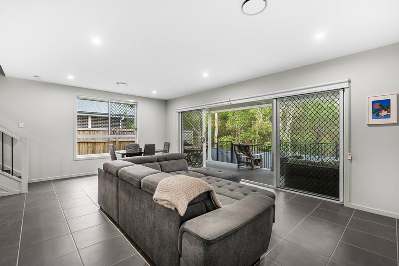 Photo - 22 Ruchi Place, Wynnum West QLD 4178 - Image 2