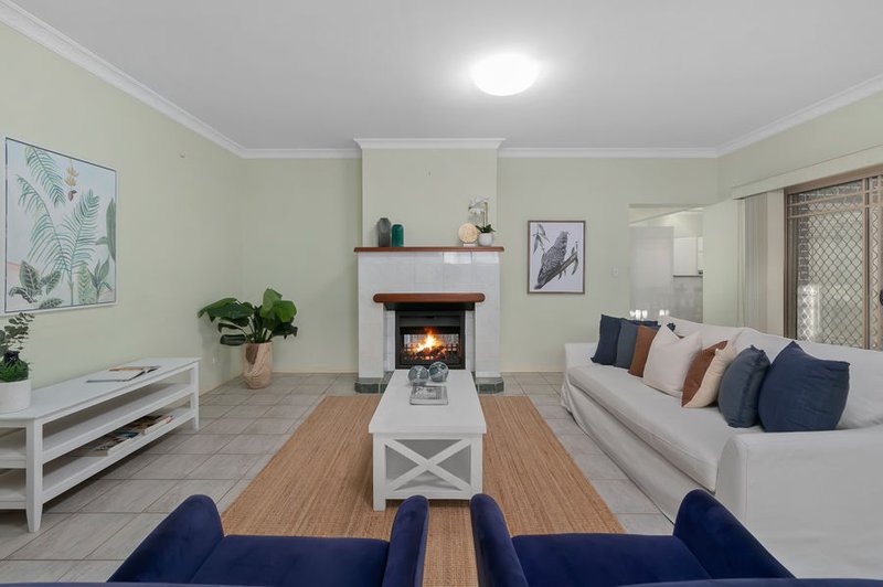 Photo - 22 Rundle Place, Carindale QLD 4152 - Image 5