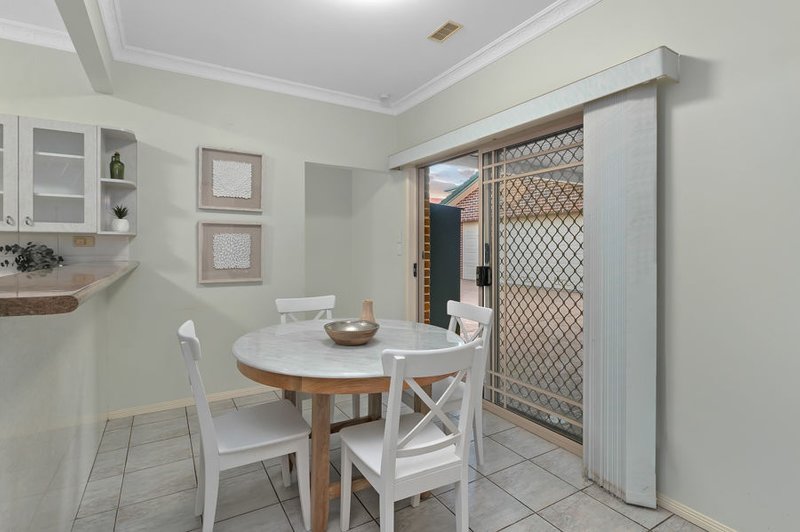 Photo - 22 Rundle Place, Carindale QLD 4152 - Image 8