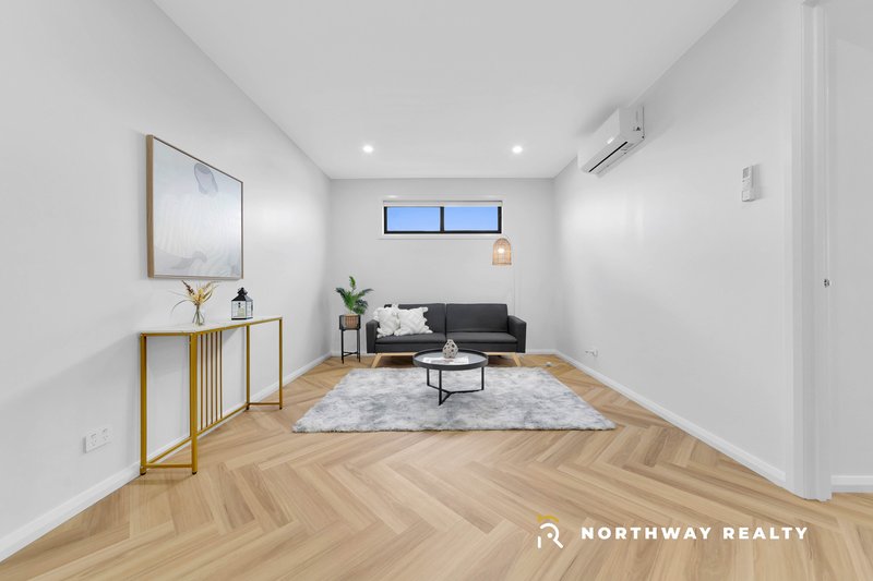 Photo - 22 Ruthven Crescent, Lalor VIC 3075 - Image 11